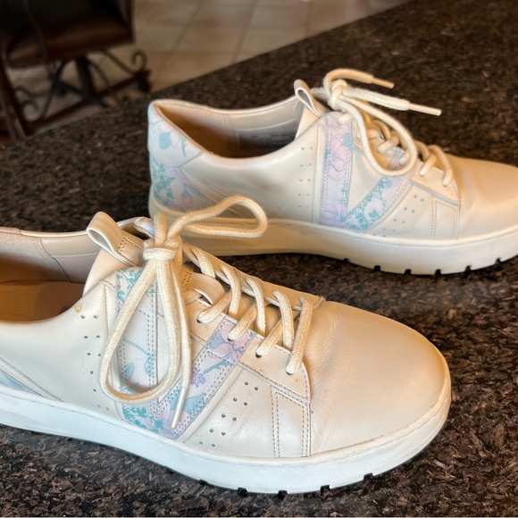 Vionic shoes - Picture 2 of 5